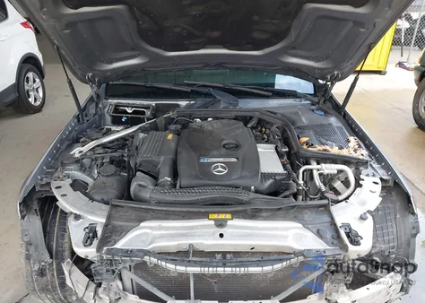 2016 Mercedes-Benz C 300 Luxury/Sport z USA, uszkodzony, nr VIN 55SWF4JB2GU097101